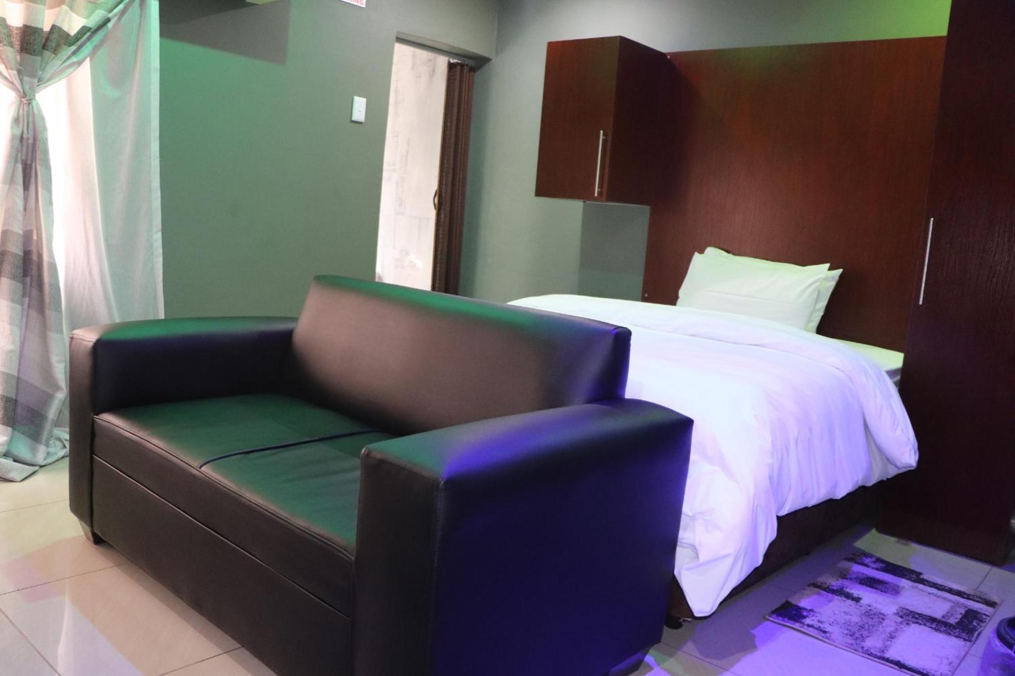 Wise Bird Guest House Roodepoort Dış mekan fotoğraf